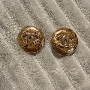 CHANEL Gold-Tone CC Logo Round Brooches